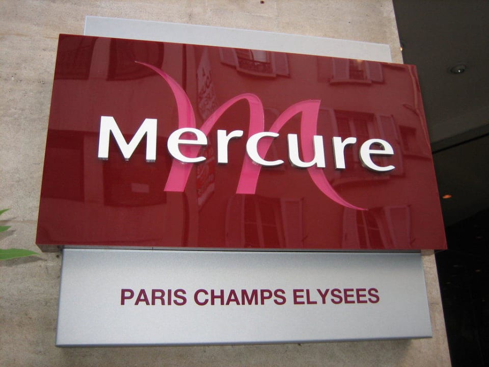 Mercure Schild Le Belgrand Hotel Paris Champs Elysees, Tapestry Collection by Hilton