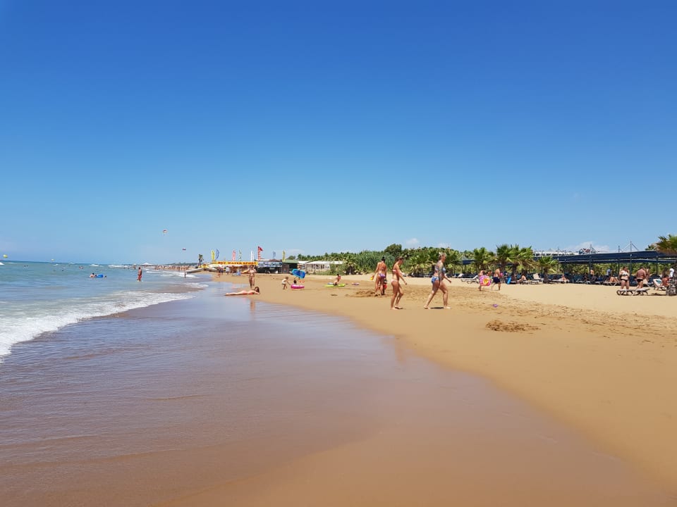 Strand Club Grand Side