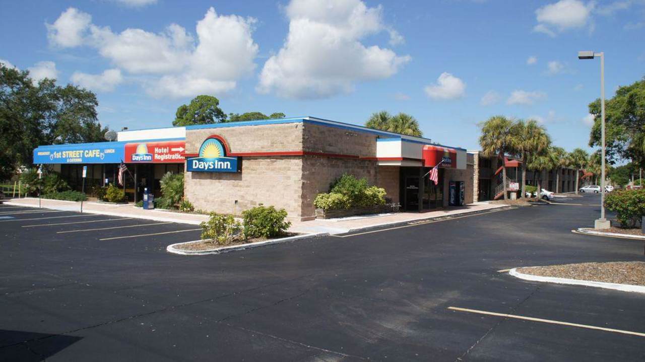Lobby und Restaurant Hotel Days Inn Bradenton Near The Gulf
