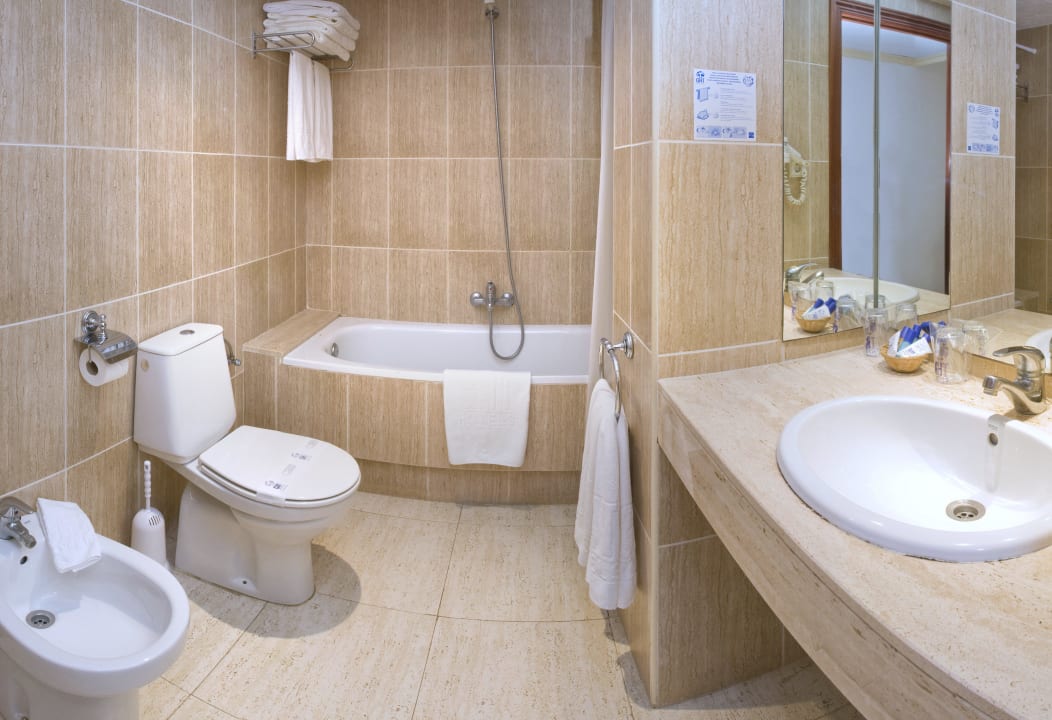 Bathroom Hotel GHT Neptuno