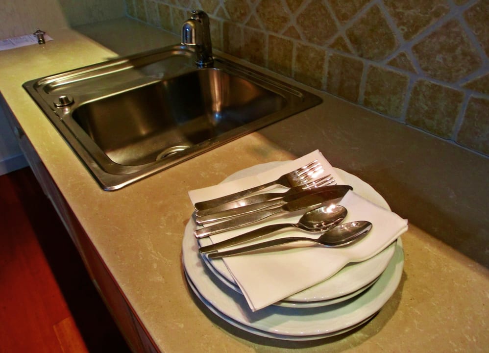 Teller und Besteck erst auf Nachfrage an der Rezeption Vila Alba Resort