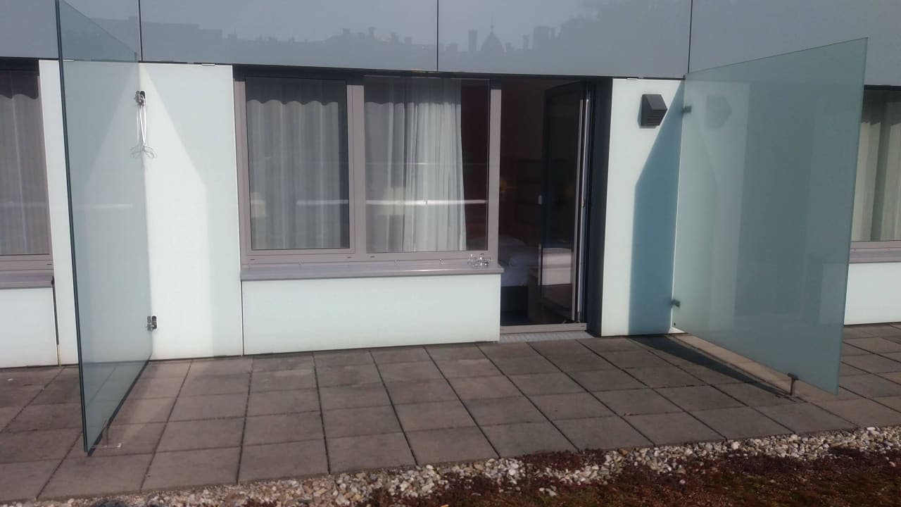 Außenansicht Zimmereingang  Park Inn by Radisson Linz