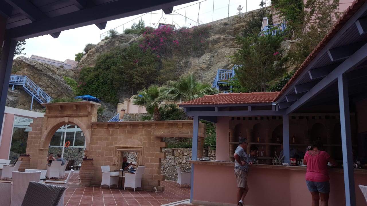 Innenhof bei Rockbar  Mitsis Rodos Village