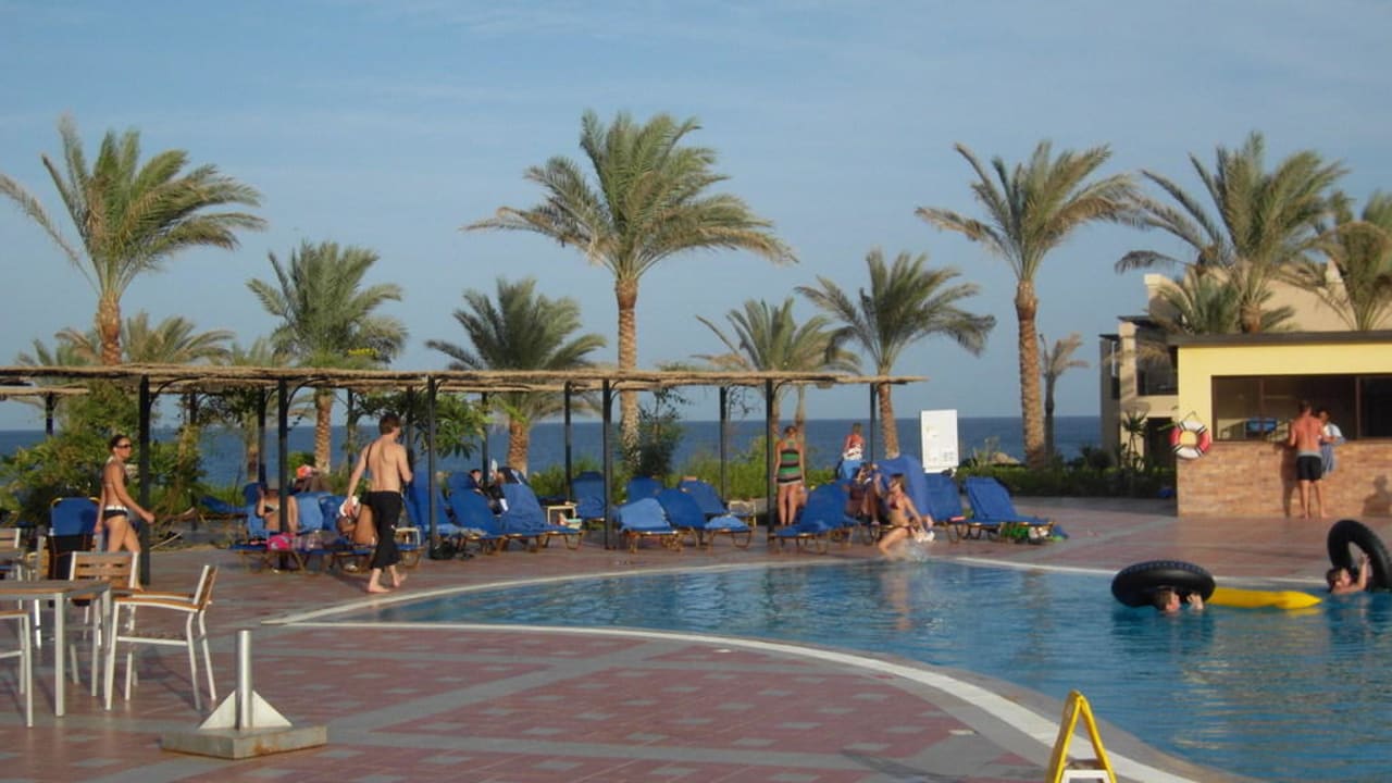 Pool 3 mit Rutschenlage TUI MAGIC LIFE Kalawy