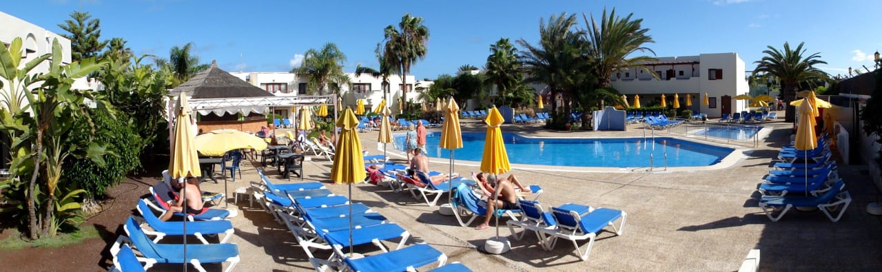 Panoramablick auf den Relax-Pool Alua Suites Fuerteventura