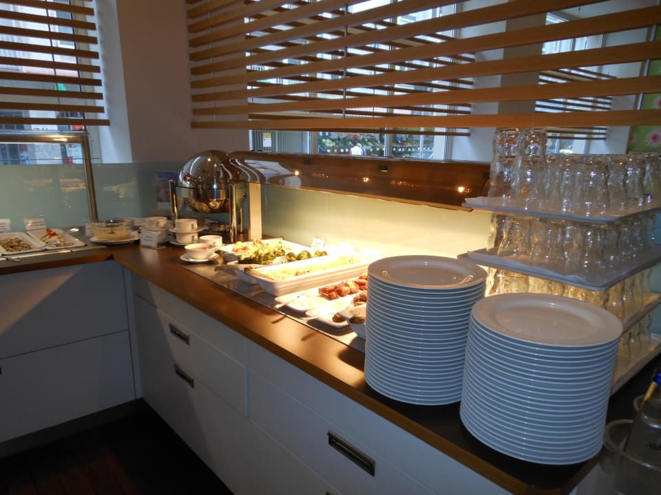 Frühstücksbuffet - Teilansicht Atrium Hotel München