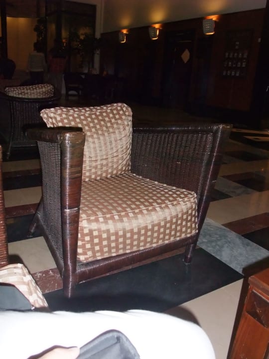 Mobiliar in der Lobby Le Jardin Resort
