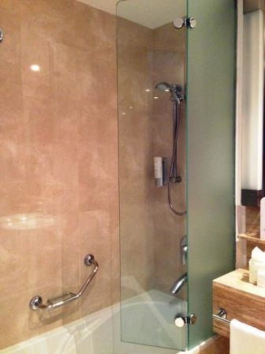 Dusche Hotel Faro, a Lopesan Collection Hotel