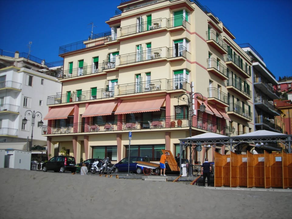 Hotel Flora, Frontansicht Hotel Flora Alassio