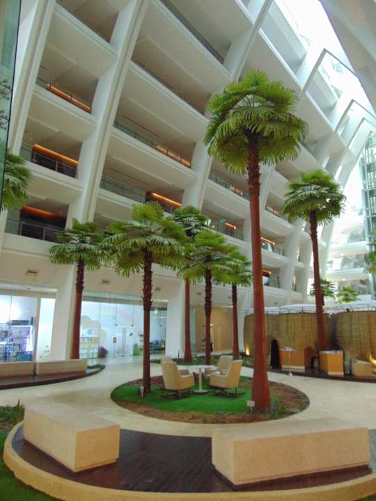 Lobby Movenpick Hotel & Convention Centre KLIA