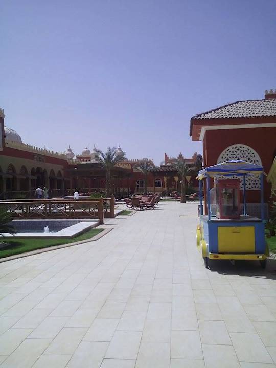 Passage an den Restaurants Pickalbatros Alf Leila Wa Leila Resort - Neverland Hurghada