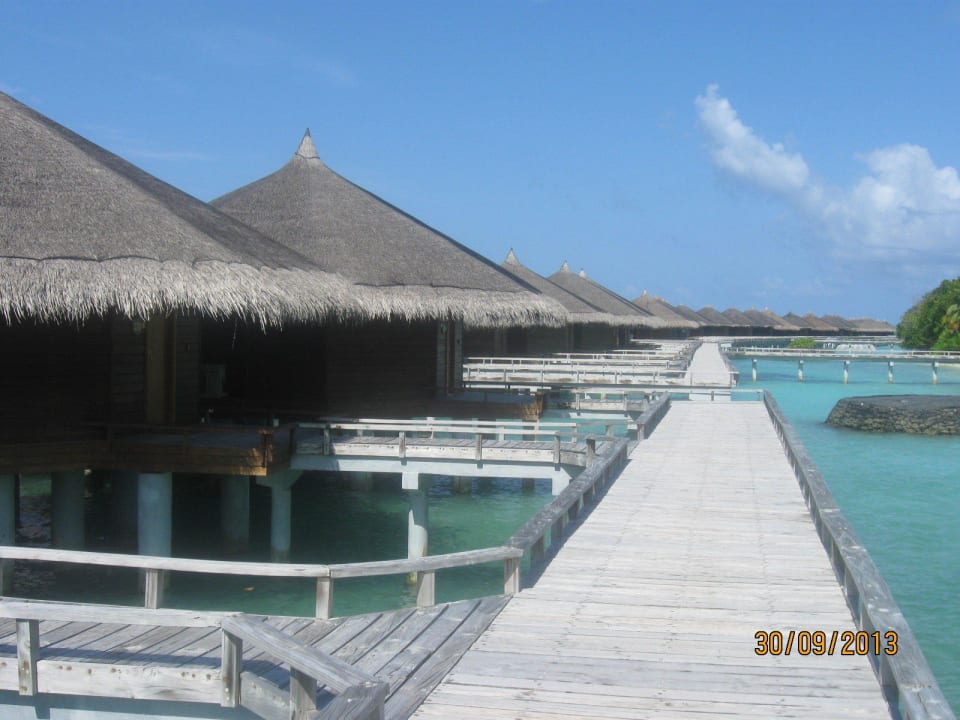 Steg zu den Wasserbungalows Kuramathi Maldives