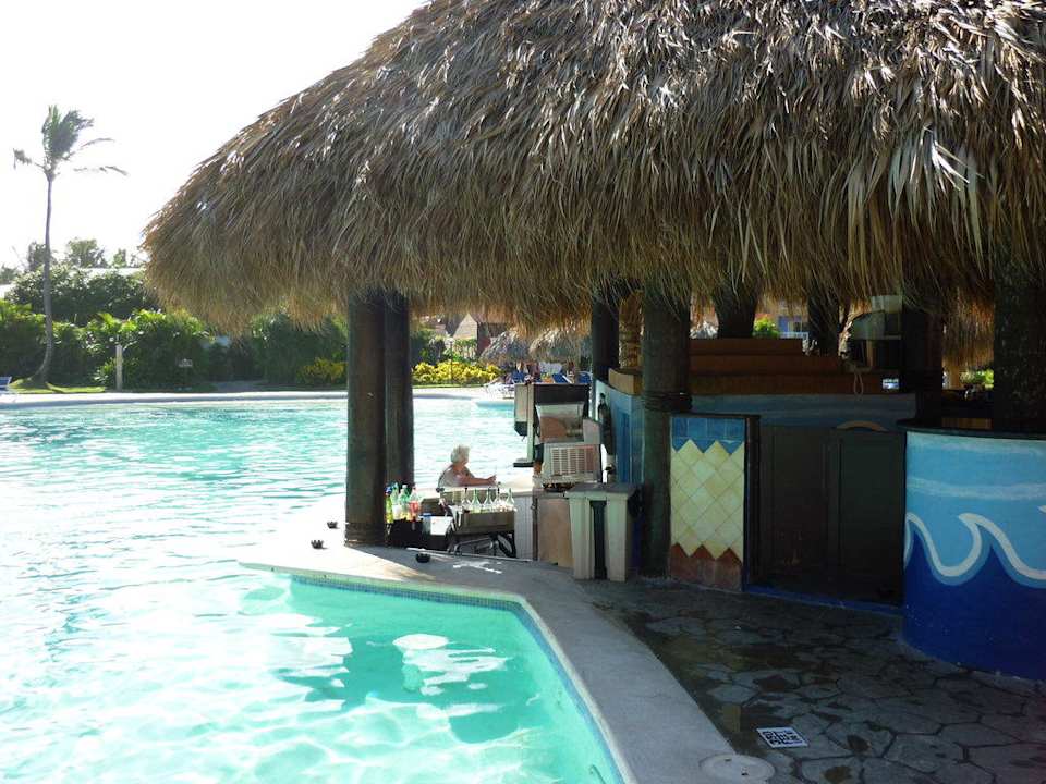Poolbar Punta Cana Princess All Suites Resort & Spa