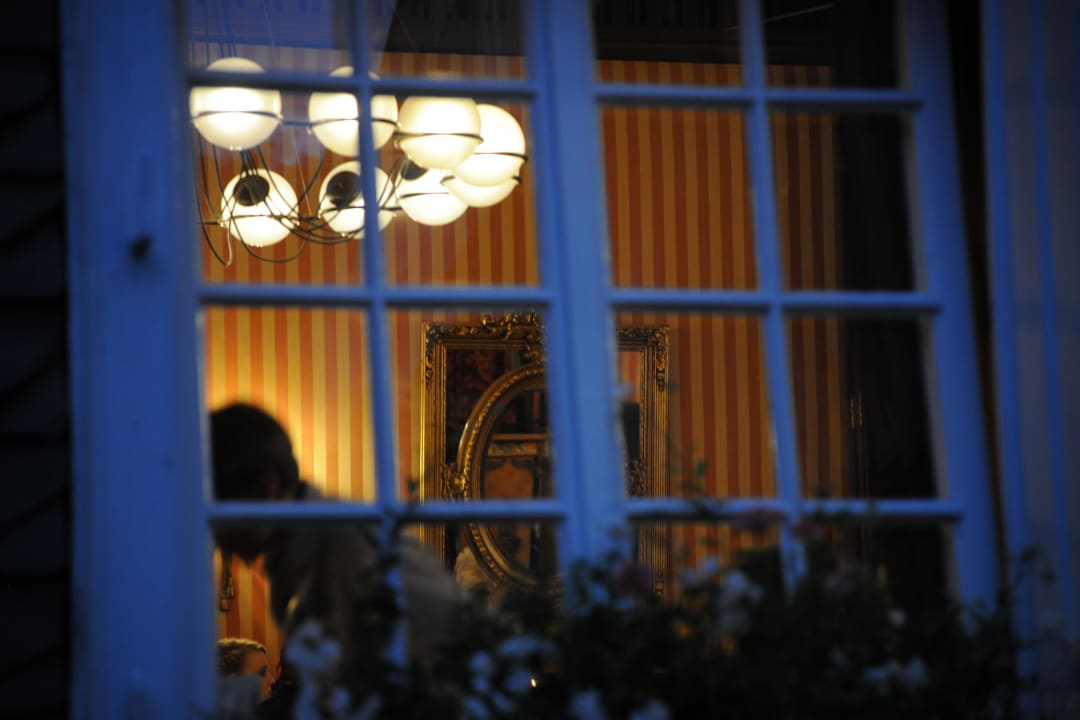 Außenansicht abends Parkhotel Fritz am Brunnen