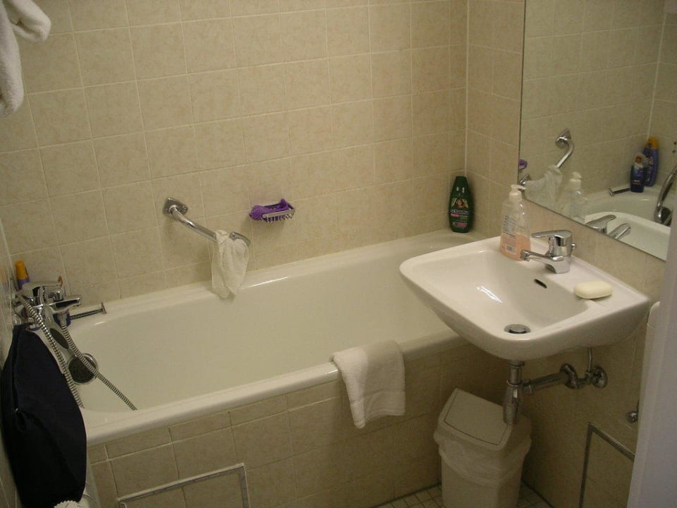 Kleines Bad mit Wanne/Dusche Reichel's Parkhotel
