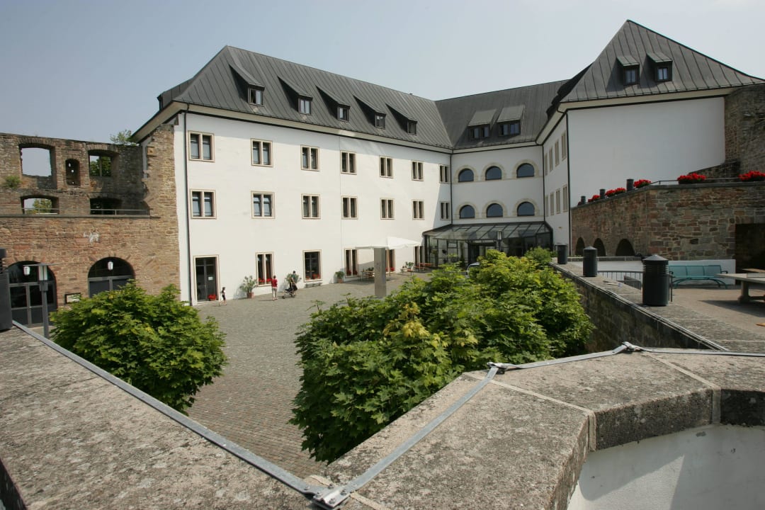 Burg - Jugendherberge Altleiningen Burg-Jugendherberge Altleiningen