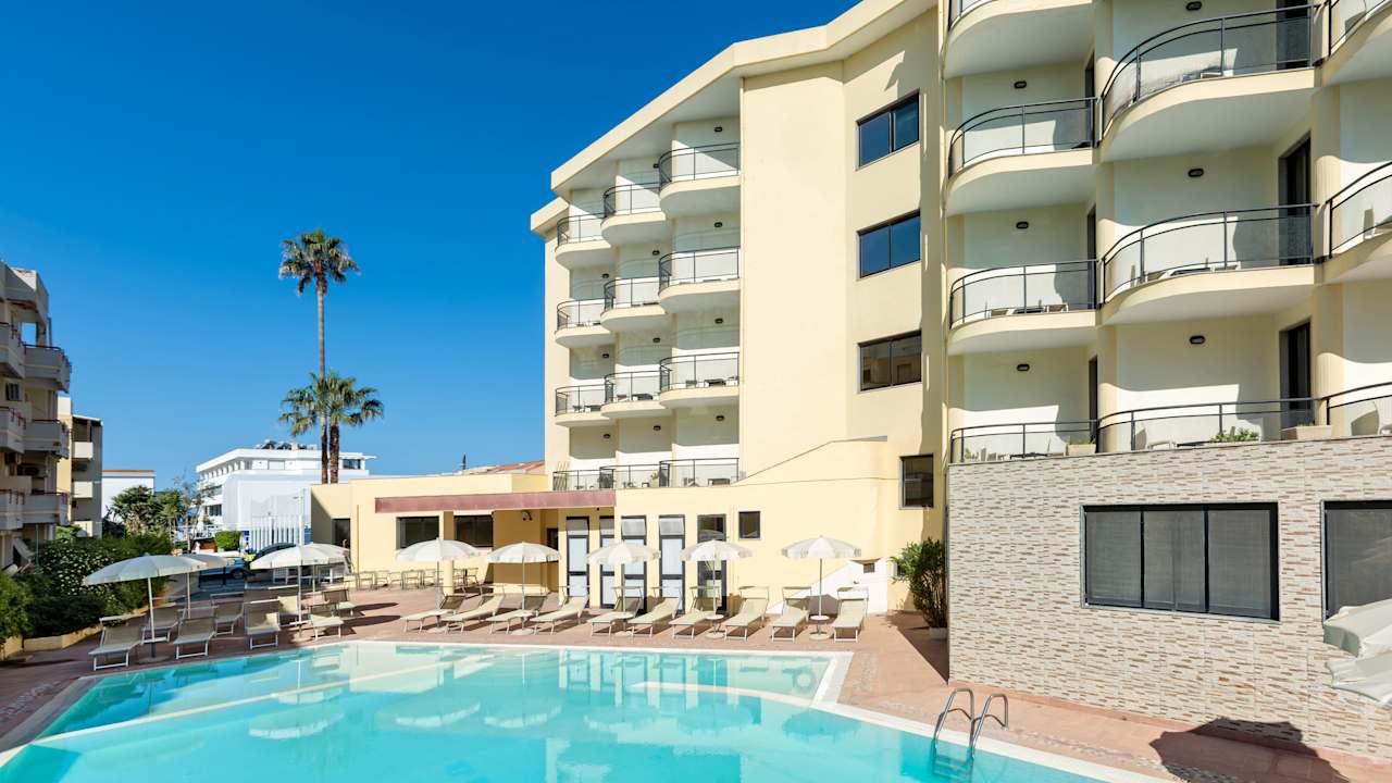 Pool Hotel Rina