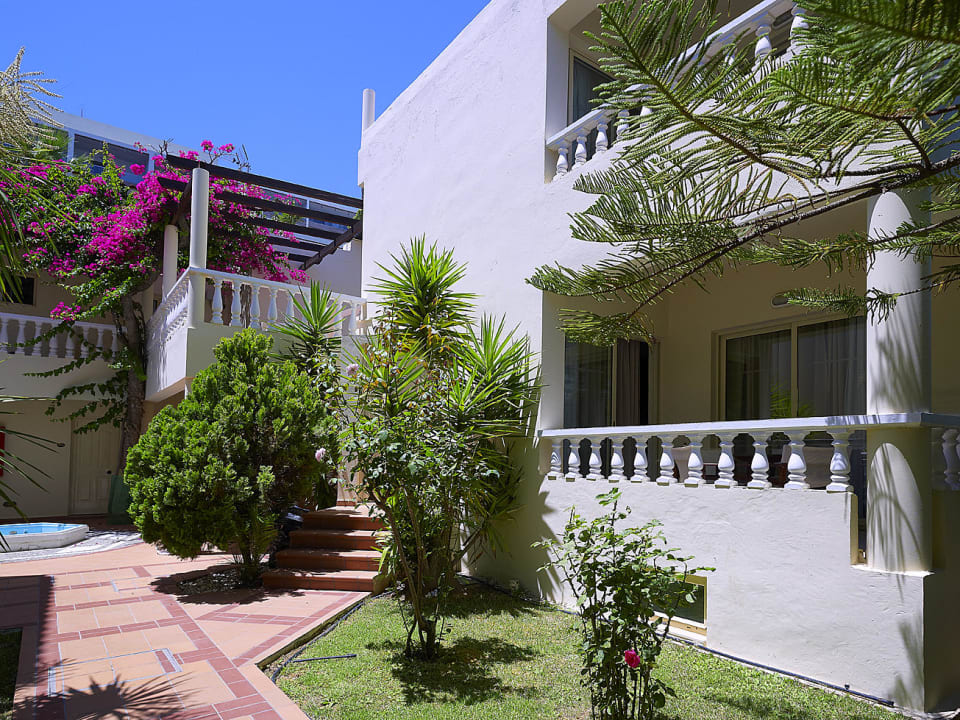 Garden view balcony Hotel Elotis Suites