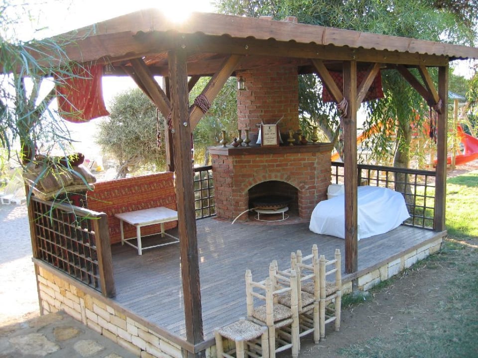 Steinbackofen am Strand Melas Resort Hotel