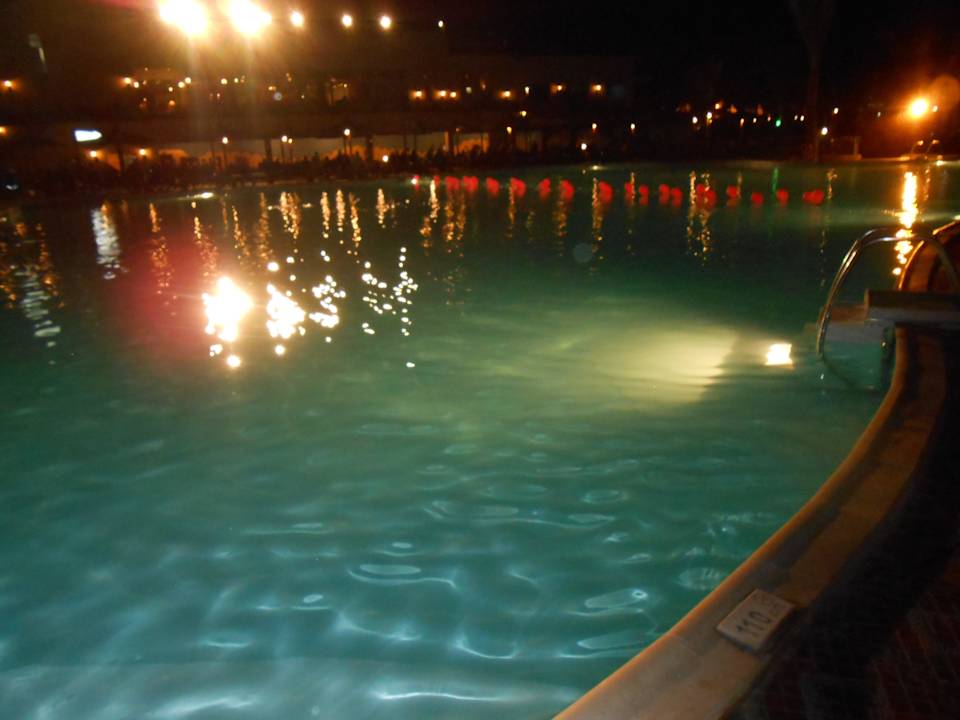 Active Pool bei Nacht Pickalbatros Dana Beach Resort - Hurghada