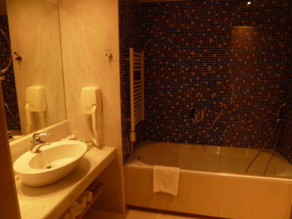 Großes Bad Minos Mare Royal