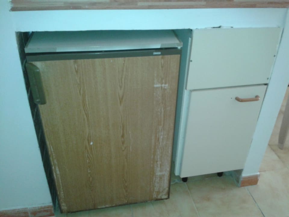 Sehr alter Kühlschrank FLOR los Almendros Apartamentos
