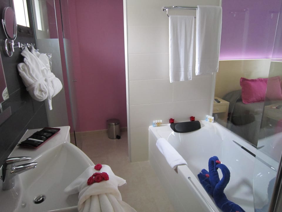 Große Badewanne und 2 Waschbecken R2 Romantic Fantasia Suites - Adults only