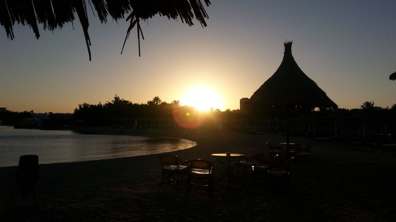 Sonnenuntergang gegen 18 Uhr Siva Grand Beach
