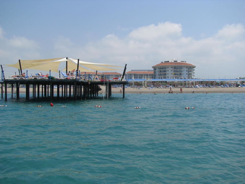 Steg und Hotel vom Boot aus Seaden Sea World Resort & Spa