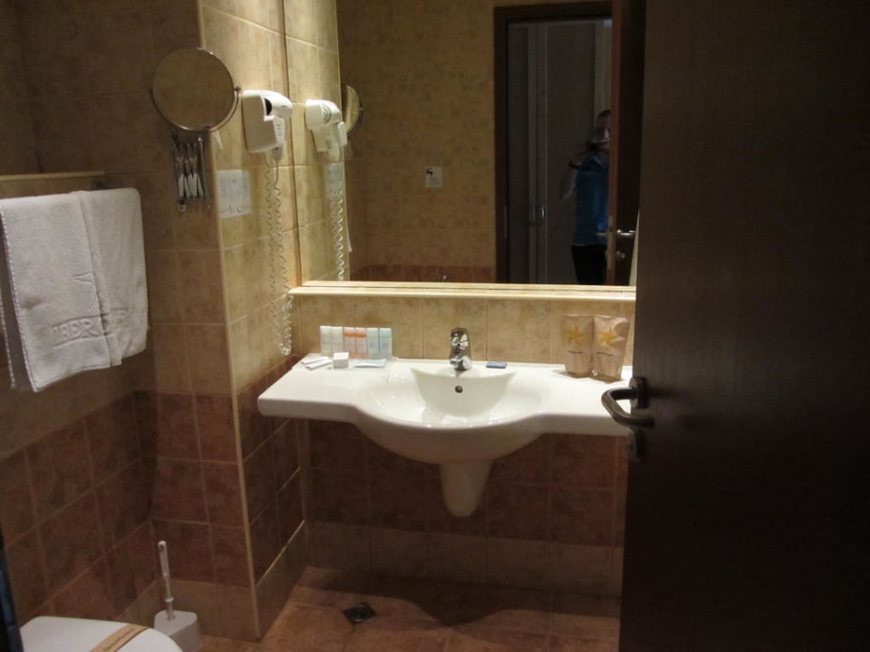Unser Badezimmer, rechts ist die Badewanne Meliá Sunny Beach