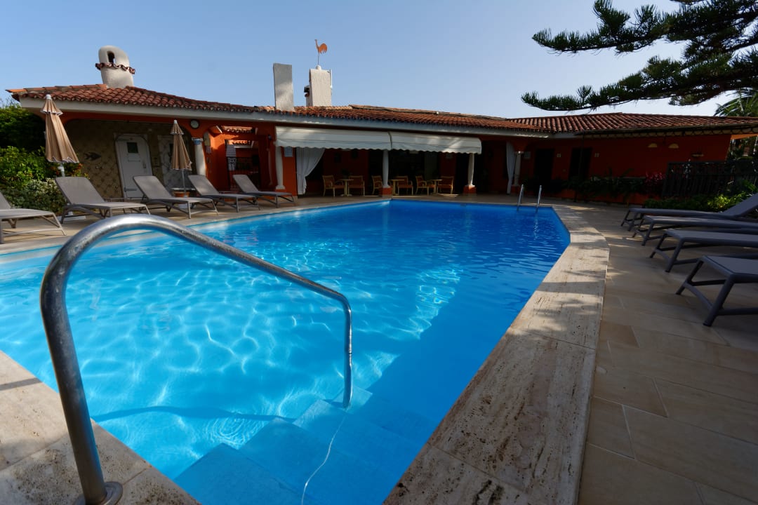 Pool Apartments Ambassador