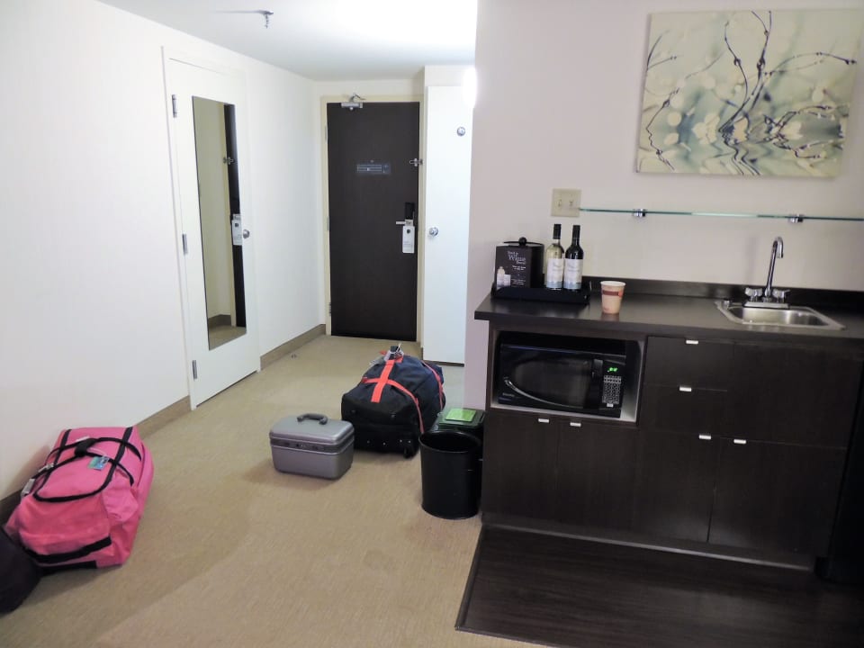 Zimmer Cambridge Suites Hotel