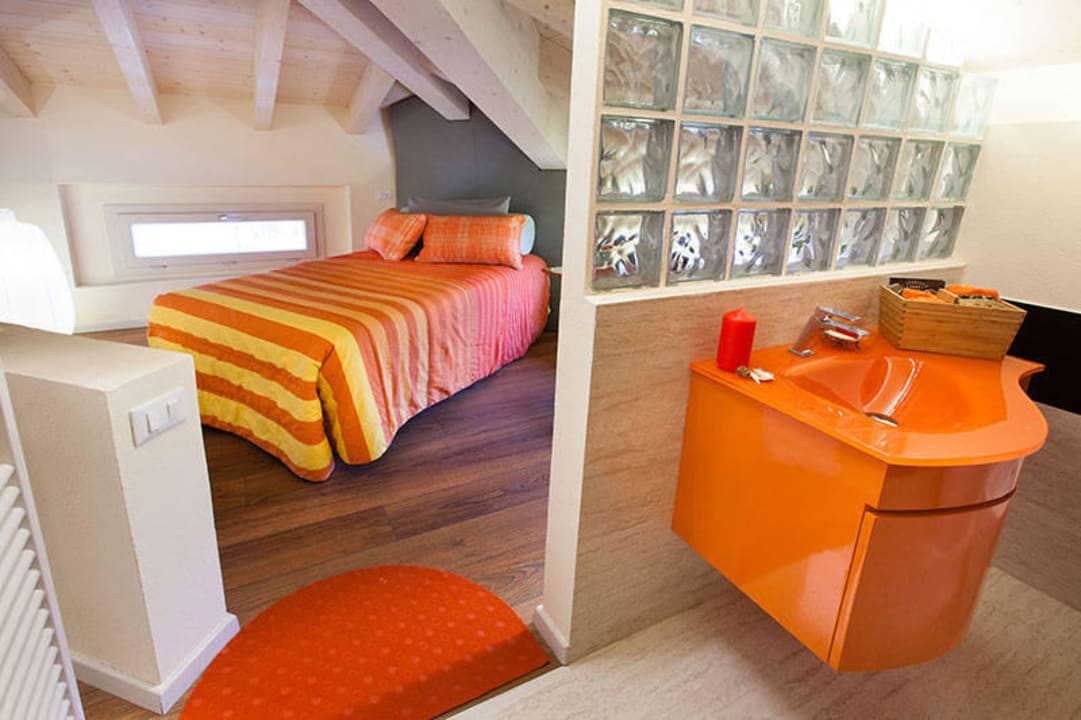 Orange suite Villa Laila Bed & Breakfast