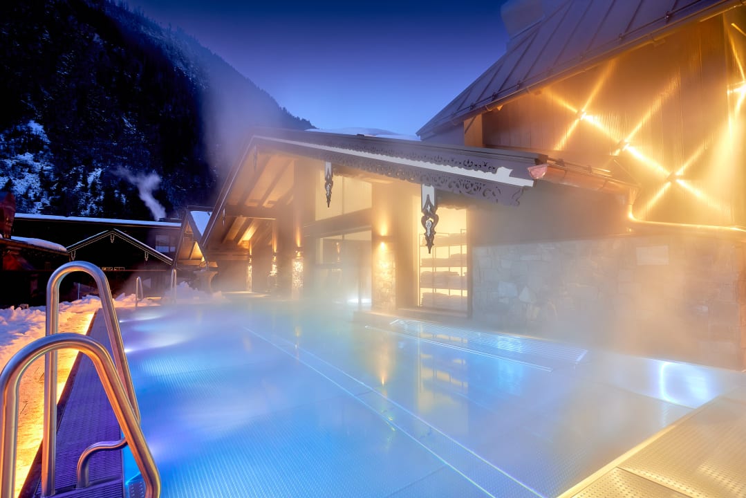 Pool Hotel Neue Post