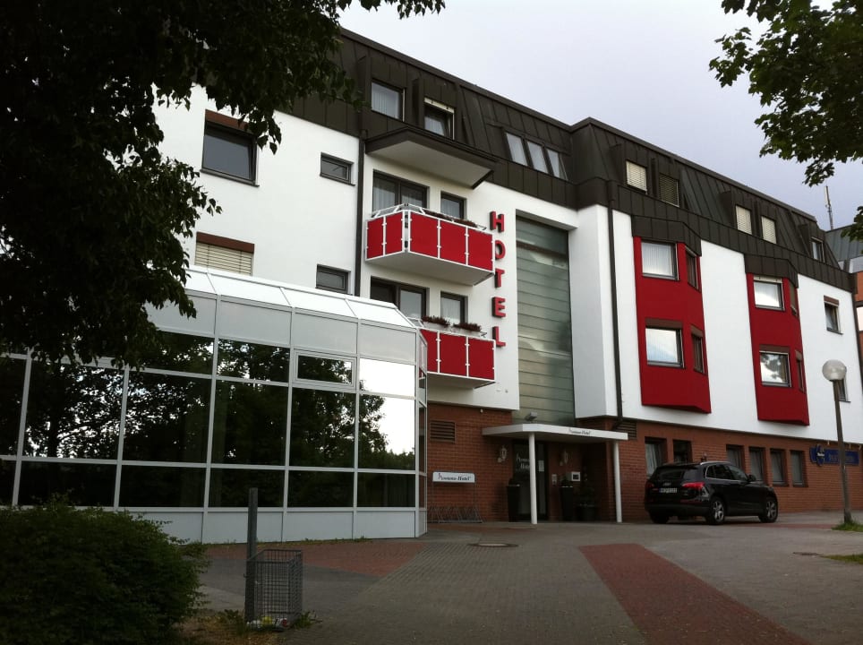Neu gestrichene Fassade Montana Hotel Nürnberg-West