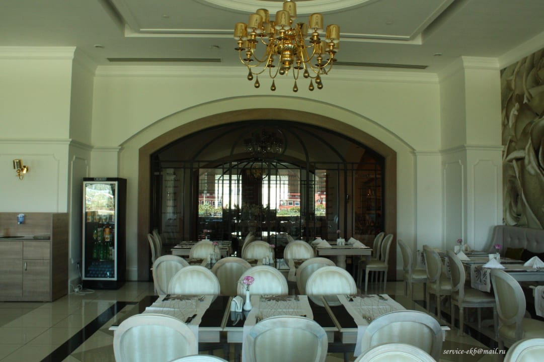 Ресторан Густо Hotel Delphin Imperial