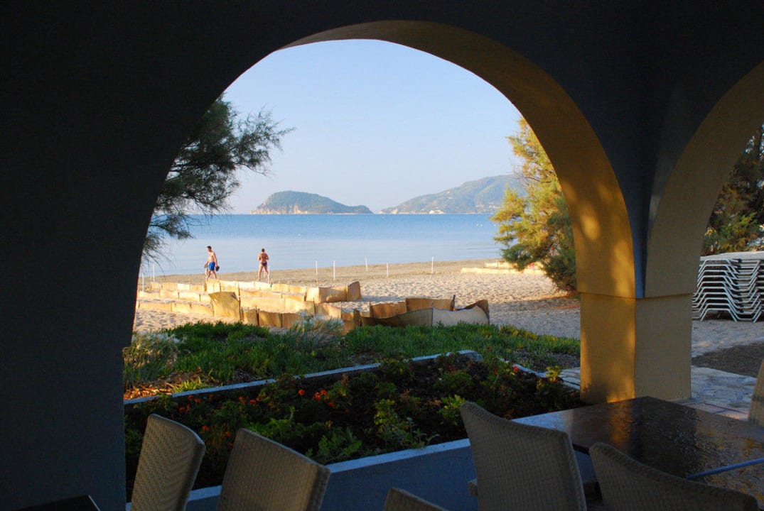 Widok z restauracji przy plaży Domes Aulūs Zante, Autograph Collection