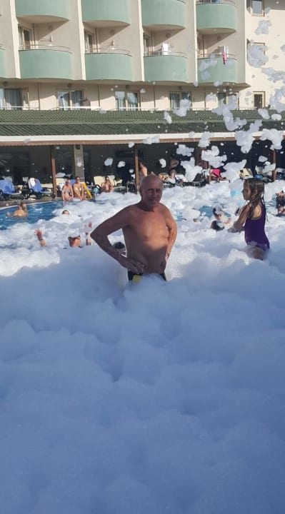 Pool Side Breeze Hotel