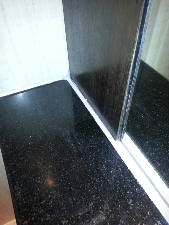 Schimmel und Dreck wo man hinschaut La Flora Khao Lak