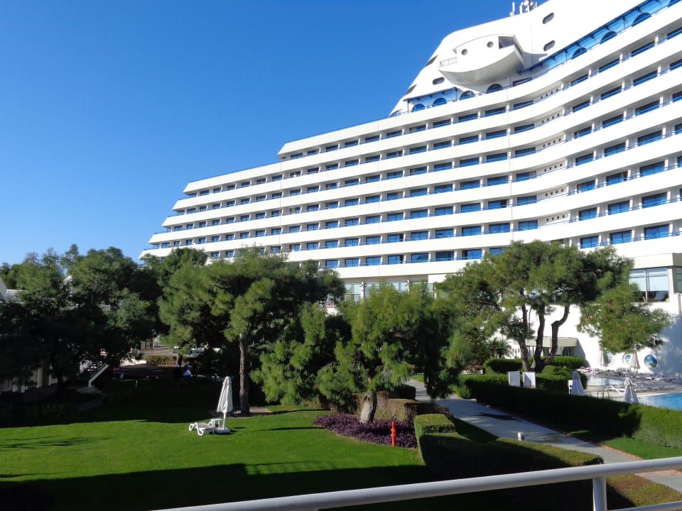 Hotel von der Seite Titanic Deluxe Lara