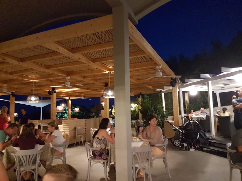 Restaurantterrasse alltoura Club Hotel Porto Angeli Beach Resort