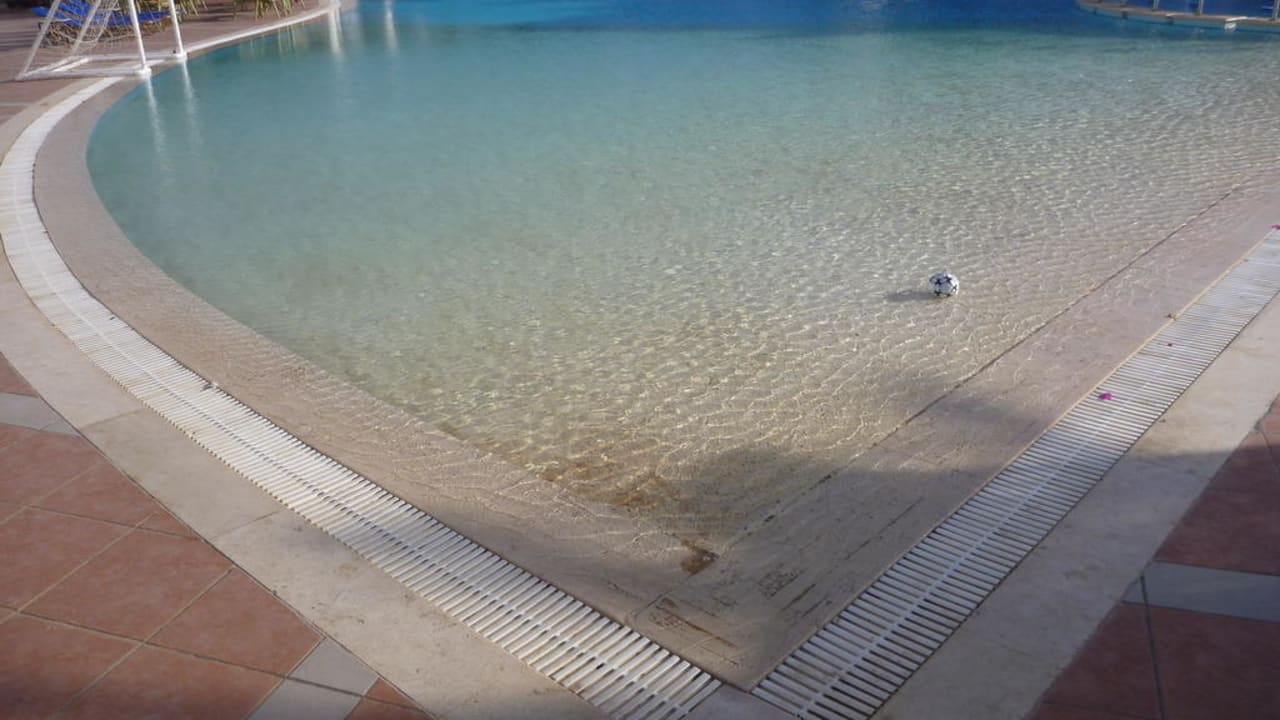 Flacher Einstieg in den Pool JAZ Dahabeya