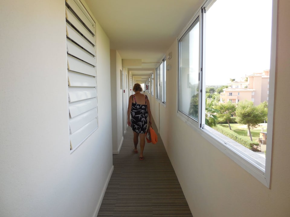Gang zu den Zimmern Hotel Rosella