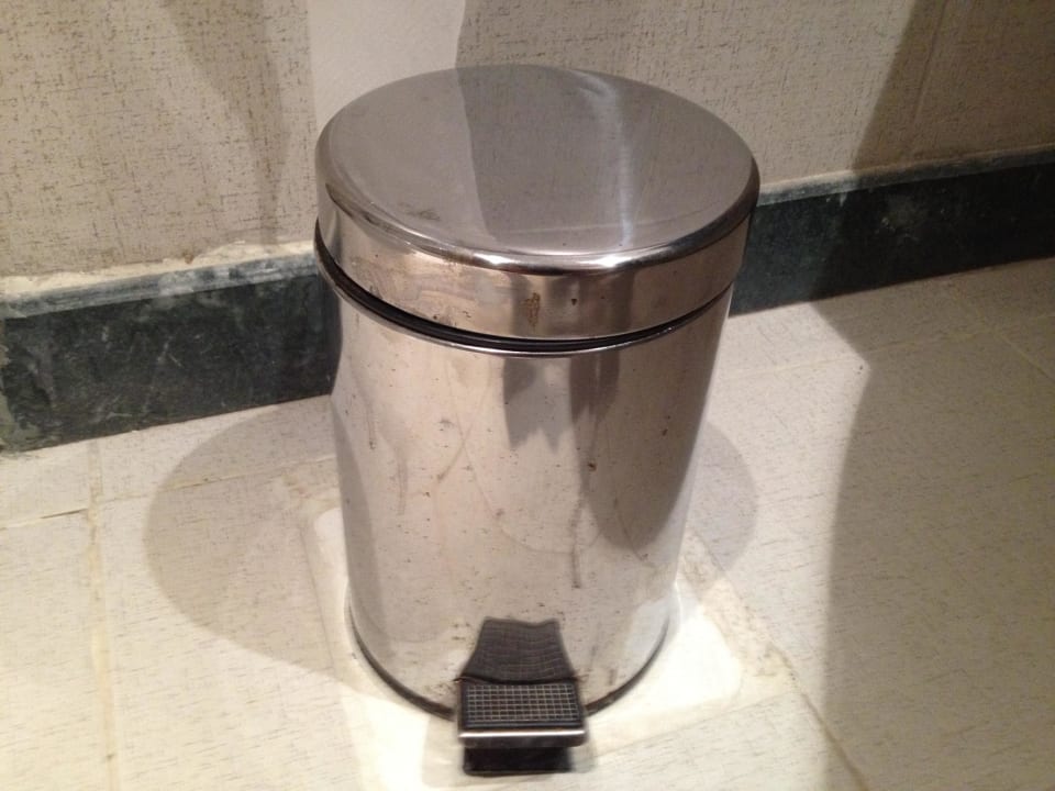 Dreckiger Mülleimer Le Jardin Aqua Park Resort