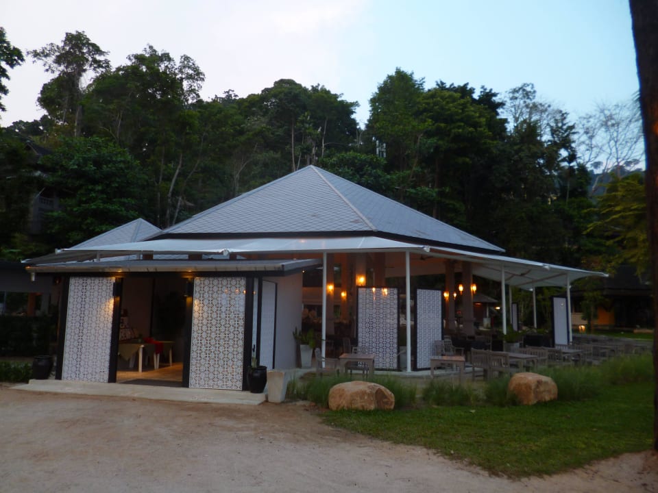 Frühstücksraum - offen, direkt am Meer Moracea by Khao Lak Resort