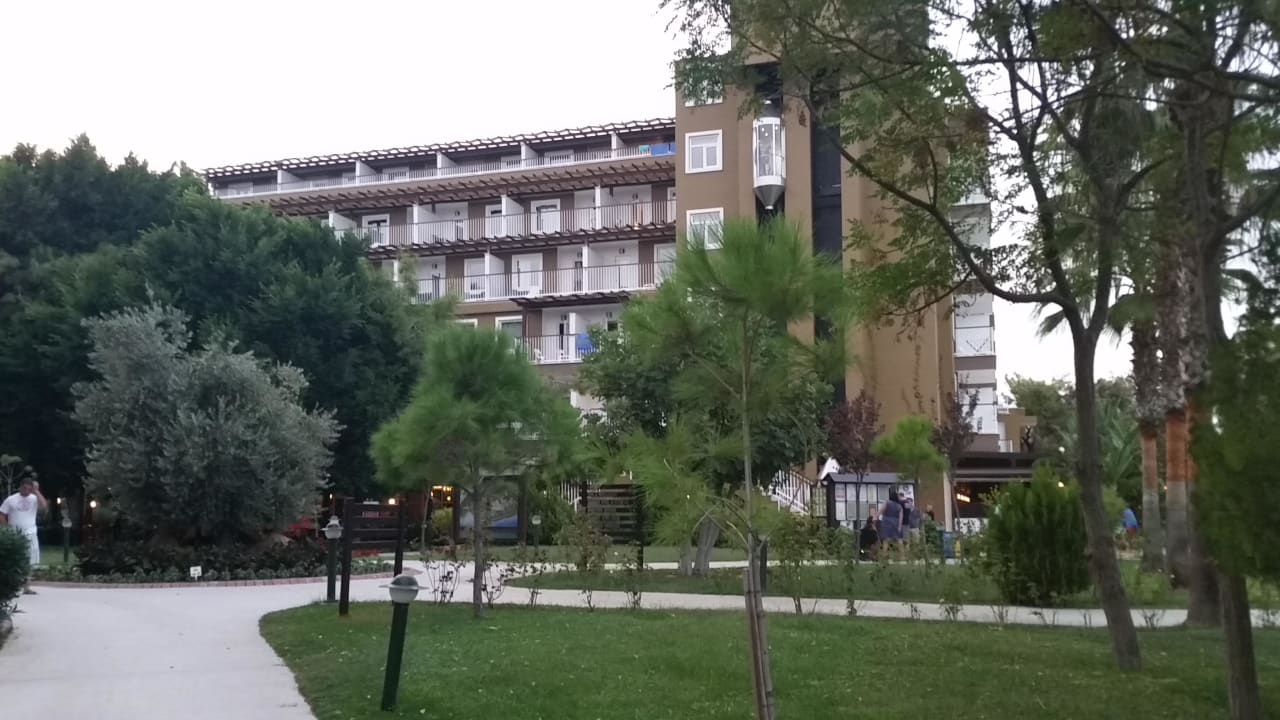 Eines der Nebengebäude Marvida Family Eco