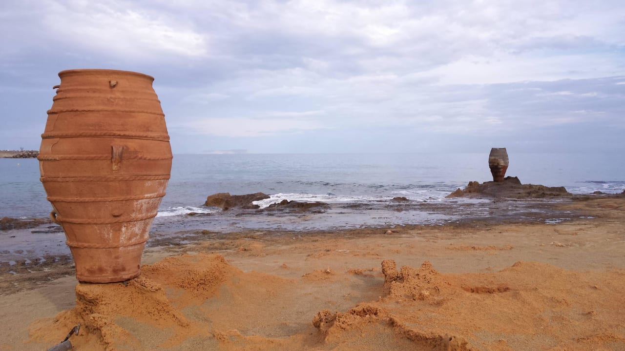 Rechts neben der Bucht Phãea Cretan Malia