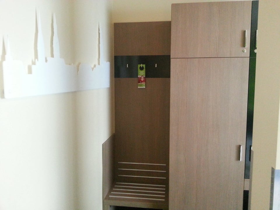 Grosser 2tlg. Schrank und kleine Garderobe Holiday Inn - the niu, Fusion Hamburg St. Georg
