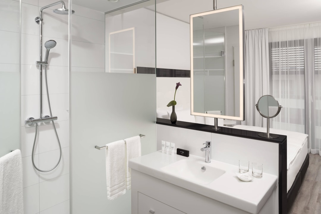 Standard Bathroom Innside by Meliá Frankfurt Ostend