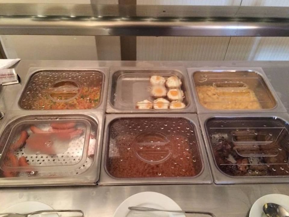 Frühstück warm Hotel Three Storks